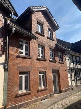 1 - Historisches Stadthaus- attraktive Steinfassade- Erstbezug nach Sanierung