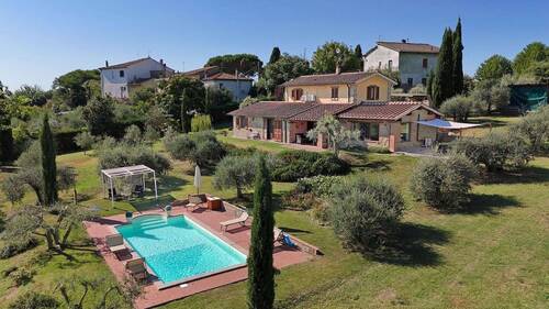 Bild 1 - Cortona ! Fein renoviertes Landhaus in ruhiger Lage mit Pool I Immobilie Toskana