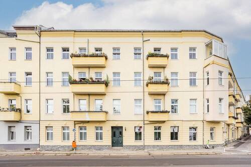 Hausansicht - Helle 3-Zimmer-Wohnung mit Balkon in Top-Kiezlage in Lichtenberg
