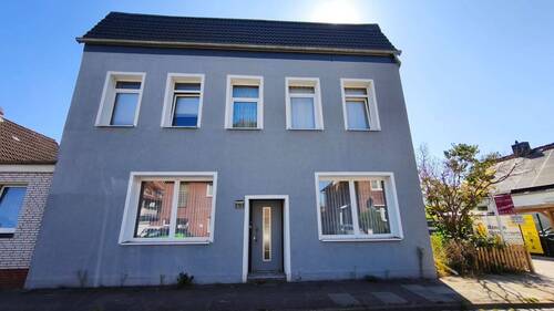 Ansicht - Zweifamilienhaus mit Potenzial in Uetersen - renovierungsbedürftig, mit Garten und Stellplätzen