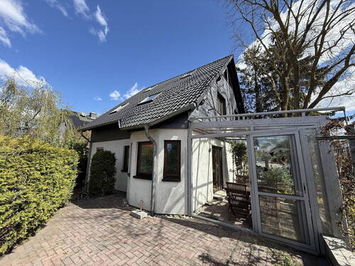 Terrasse mit Überdachung - 5 Zimmer Einfamilienhaus zum Kaufen in Berlin