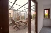 EG Wohnzimmer Blick Terrasse - 