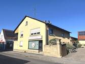 Südwestansicht des stattlichen Gebäudes im Ortskern - Nur € 199.000,-! Teilvermietetes Wohn- u. Geschäftshaus mit WerkstattGarage in frequentierter Lage, WohnNutzfl. 400m²