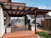 Überdachte Terrasse mit Grill - Etagenwohnung mit 156,00 m² in Baunatal zur Miete