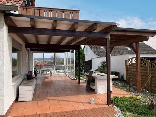 Überdachte Terrasse mit Grill - Etagenwohnung mit 156,00 m² in Baunatal zur Miete