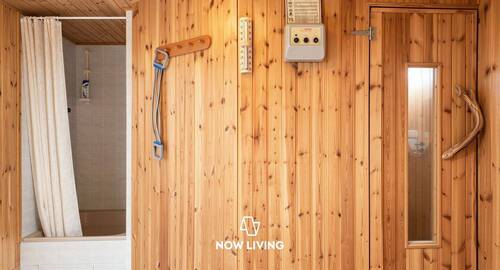 Wellnessbereich mit Sauna - 