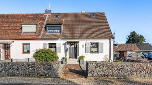 Außenansicht 1 - Großzügiges Wohnen mit Kamin, Garten und zusätzlichem Nebengebäude