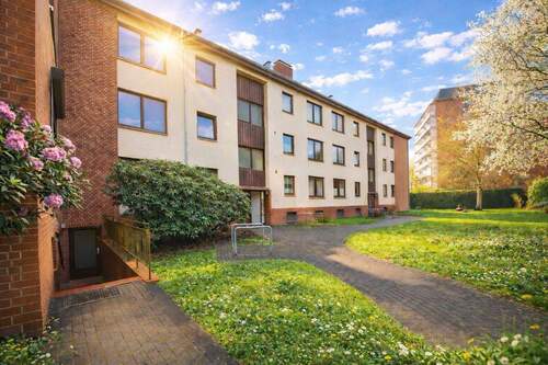 Hausansicht - * ohne Käuferprovision * Bezugsfreie Familienwohnung in grüner Lage von Norderstedt-Garstedt