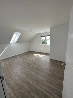 Maisonette Schlafzimmer.jpeg - Etagenwohnung mit 115,00 m&sup2; in Langenhagen zur Miete