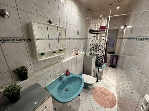 badezimmer.jpg - 1 Zimmer Mehrfamilienhaus, Wohnhaus in Fürth