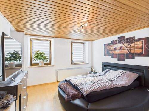 Schlafzimmer EG(Altbau) - Mehrfamilienhaus, Wohnhaus in Bollendorf