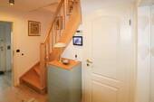 Treppenhaus mit Kellerzugang - 