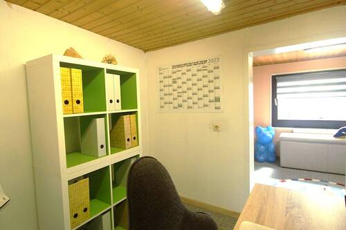 … befindet sich das Arbeitszimmer - 