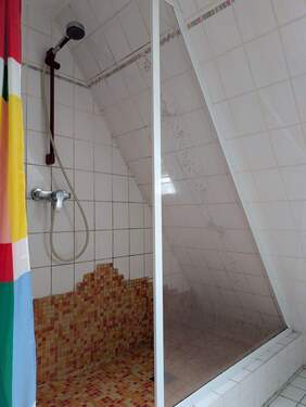 Badezimmer DG - Werz Immobilien - 