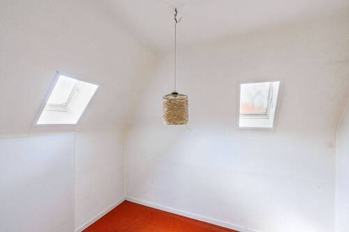 Dachzimmer - 3 Zimmer Etagenwohnung in Stuttgart