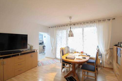 Wohnzimmer - 2 Zimmer Etagenwohnung zum Kaufen in Magdeburg