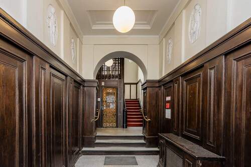 Eingangsbereich - Altbaucharme trifft Luxusausstattung - Apartment im Güntzelkiez