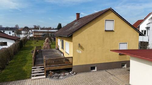 Zufahrtsansicht - 6 Zimmer Einfamilienhaus zum Kaufen in Bellenberg