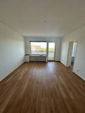 Wohnzimmer - 3 Zimmer Etagenwohnung zur Miete in Duisburg