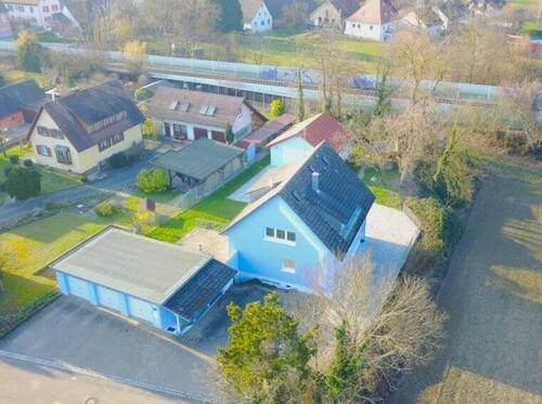 Außenansicht_Drohne2.jpg - 7 Zimmer Mehrfamilienhaus, Wohnhaus zum Kaufen in Ehrenkirchen