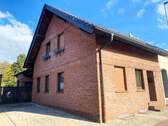 Vorder u. Seitenansicht - 5 Zimmer Doppelhaushälfte zum Kaufen in Neukirchen-Vluyn
