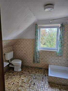 Bad - 5 Zimmer Mehrfamilienhaus, Wohnhaus in Steinfeld