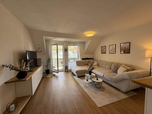 wohnzimmer1.jpg - Sehr gepflegte Dachgeschosswohnung in super Lage von Roth