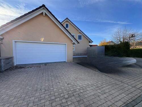 Garagenansicht - 1 Zimmer Mehrfamilienhaus, Wohnhaus zum Kaufen in Starzach