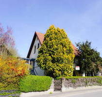 Sommer im eigenen Garten - EFH mit 3 Garagen, Garten und Gartenhaus in Hummeltal