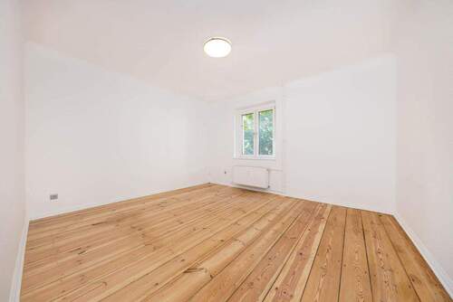 Schlafzimmer - BEZUGSFREIE 1-ZIMMER-WOHNUNG MIT ALTBAUFLAIR IN BERLIN