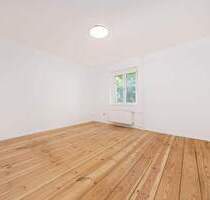 BEZUGSFREIE 1-ZIMMER-WOHNUNG MIT ALTBAUFLAIR IN BERLIN