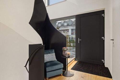 Entree - Einfamilienhaus mit 265,00 m&sup2; in Grünwald zum Kaufen