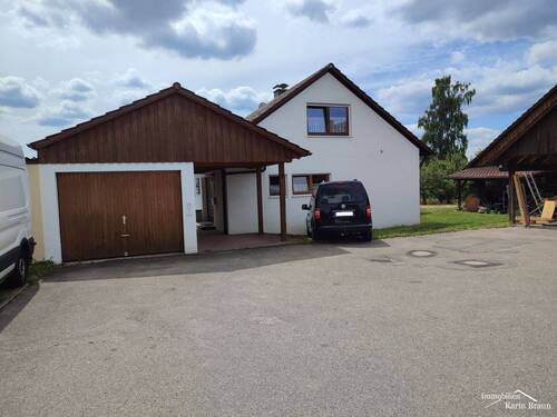 Außenansicht mit Garage - Familienfreundliches EFH mit viel Platz innen und außen!