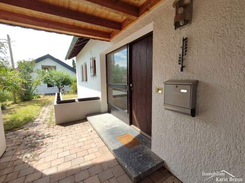 Hauseingang - 5 Zimmer Einfamilienhaus in Althengstett
