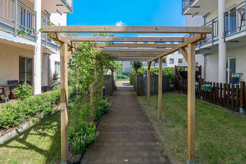 Weg Richtung Straße - Etagenwohnung mit 53,00 m² in Berlin zum Kaufen