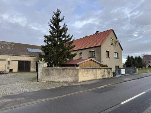 Hofansicht - 4 Zimmer Bauernhaus, Landhaus zum Kaufen in Cavertitz