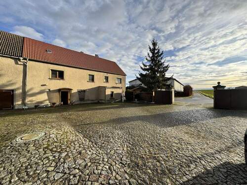 Wohnhaus und Hoffläche - 4 Zimmer Bauernhaus, Landhaus in Cavertitz