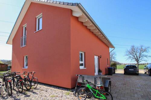 Rückansicht mit Einfahrt - 