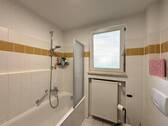 Bad mit Wanne - 