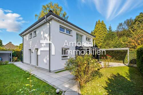 Hausansicht - Hamburg Poppenbüttel Neuwertiges 4-Zimmer-Einfamilienhaus mit schönem Garten und Carport