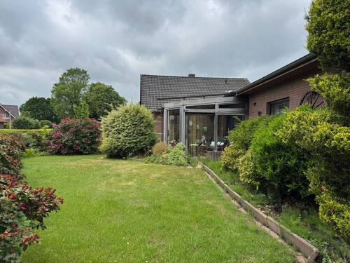 Rückseitige Ansicht - Einfamilienhaus mit Wintergarten und Garage in gefragter Lage