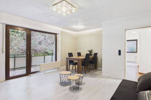 Wohnzimmer - Charmante 2-Zimmer-Wohnung mit Loggia - Ideal für Singles & Paare