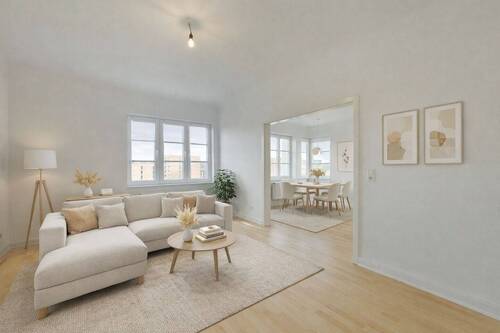 Wohnzimmer virtual staged - 4 Zimmer Etagenwohnung in Hamburg