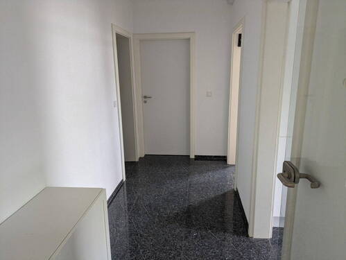 Flur - Etagenwohnung mit 98,00 m&sup2; in Speyer zum Kaufen