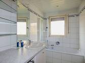 Tageslichtbad mit Wanne - 