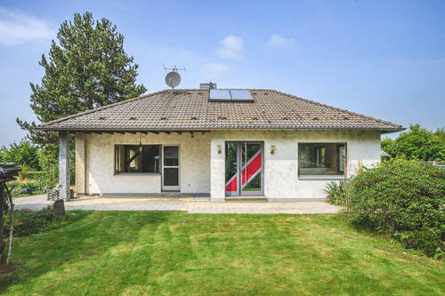 Hauseingang und Terrasse - 