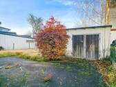 Grundstück und Garage - 