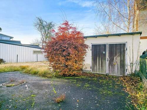 Grundstück und Garage - 