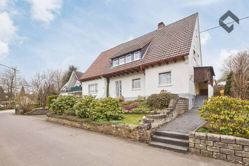 Bild 1 - Heute einziehen, morgen gestalten: Zweifamilienhaus mit großzügigem Garten