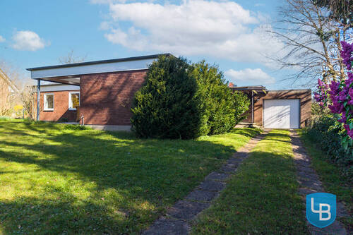 Zufahrt bis zur Haustür - 6 Zimmer Bungalow zum Kaufen in Heikendorf